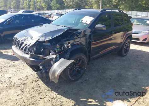 2018 Jeep Cherokee Trailhawk 4X4 from USA, damaged, VIN 1C4PJMBX5JD513090